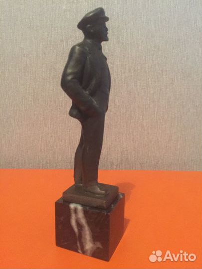 Статуэтка чугун,на мраморном постаменте.В.И.Ленин