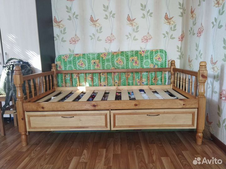 Кровать