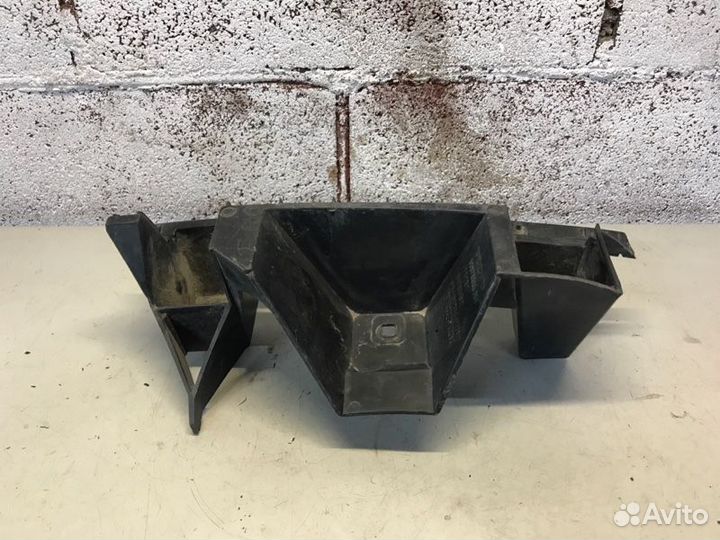 Крепление бампера заднее правое Volvo S80 седан