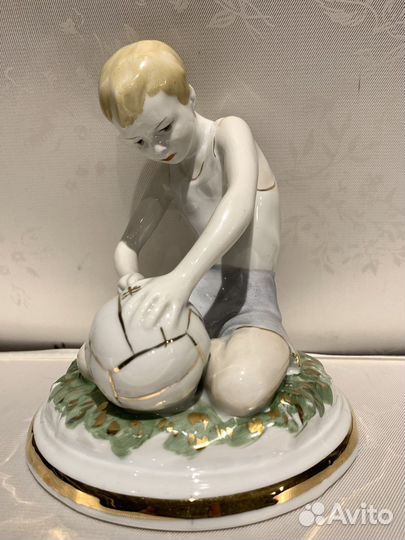 Статуэтка юный футболист 1959 г