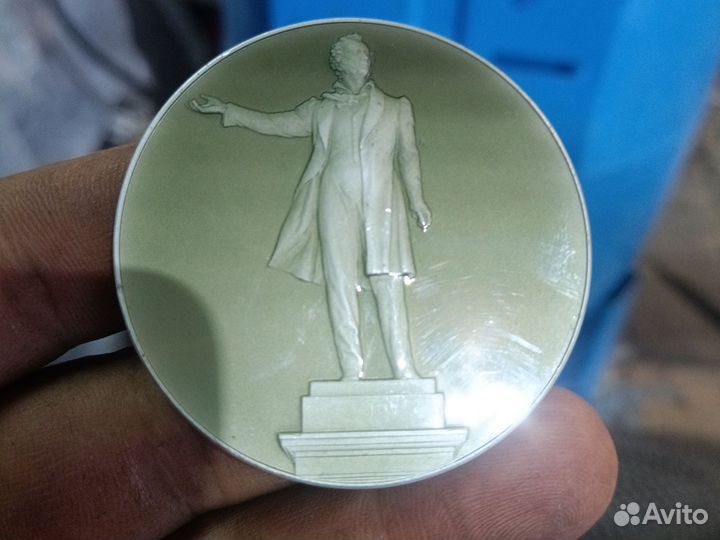 Настольная медаль