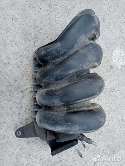 Впускной коллектор Pontiac Vibe