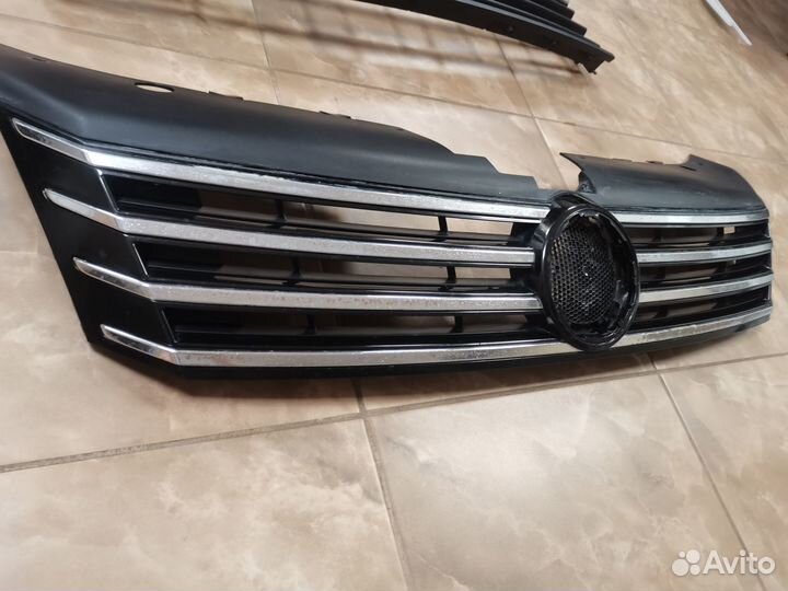 Решетка радиатора VW Passat B7 2012 верх