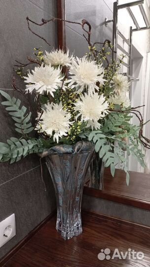 Композиция из искусственных цветов интерьерная