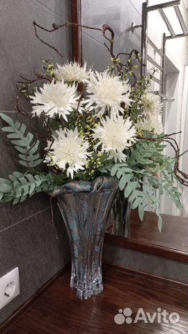 Композиция из искусственных цветов интерьерная