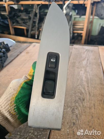 Кнопка стеклоподъемника Nissan Murano Z51 2011