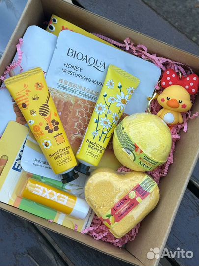 Подарочный набор косметики для девушки