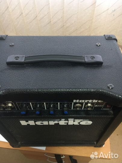 Басовый комбоусилитель Hartke B 200