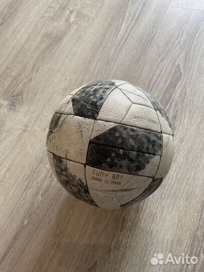 Футбольный мяч adidas