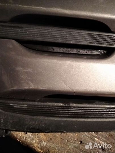 Решетка радиатора переднего бампера