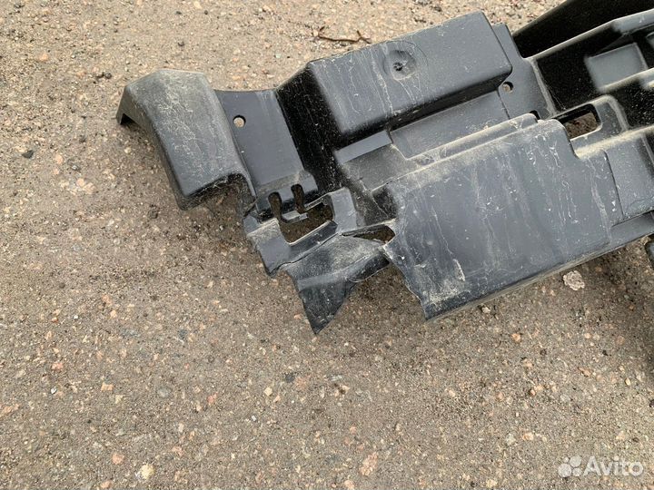 Наполнитель заднего бампера Explorer 5