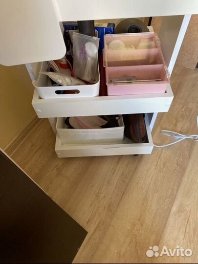 Этажерка на колесиках