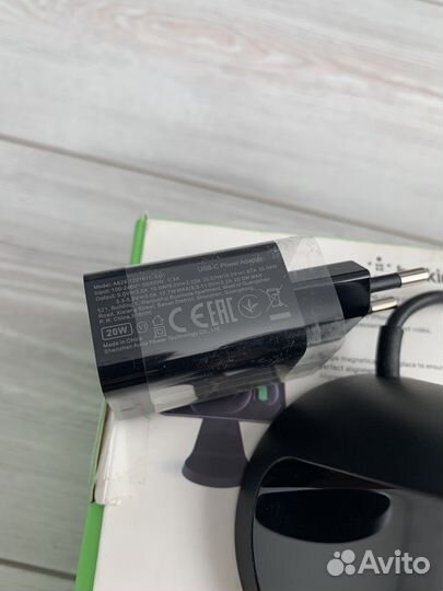 Беспроводная зарядка Belkin magsafe