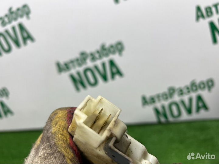 Замок боковой двери задний правый Nissan Almera