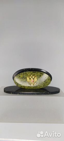 Подставка для бумаг из камня змеевик