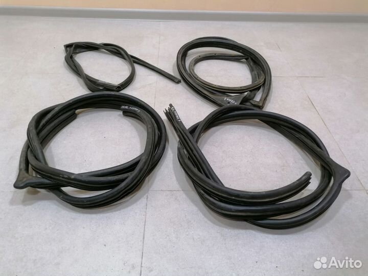 Уплотнитель двери на Haima 3 2010-2013