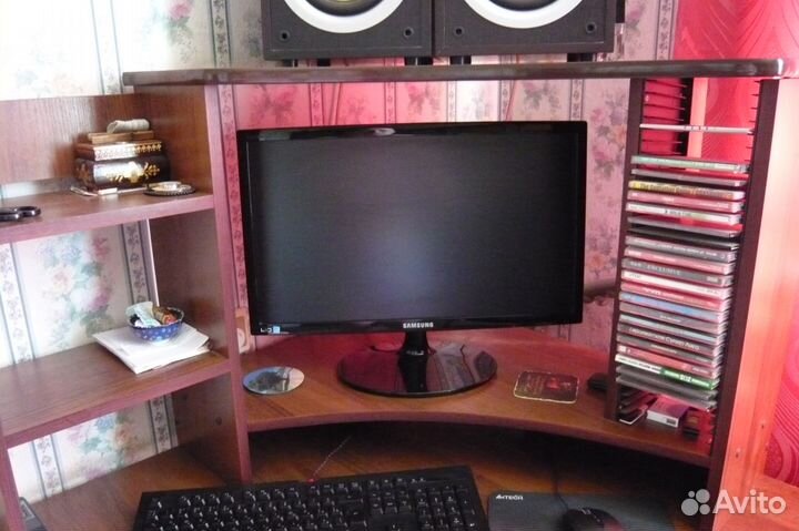 Продам компьютерный стол