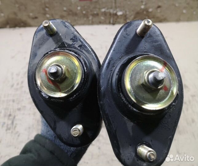 Амортизаторы задние Mitsubishi grandis n84