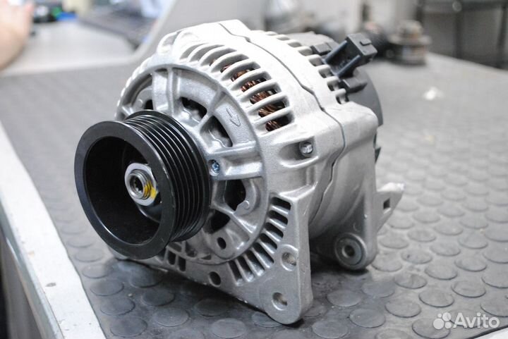 Генератор VW Transporter T4, LT 28-35 2.5 TDi 90А