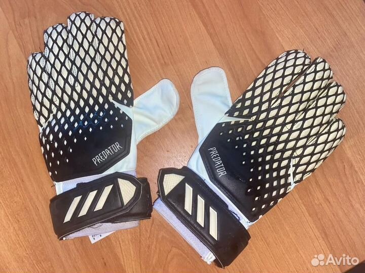 Перчатки вратарские