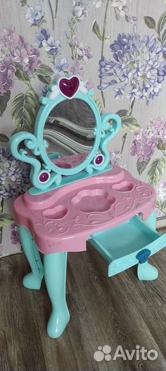 Игрушка- детский туалетный столик
