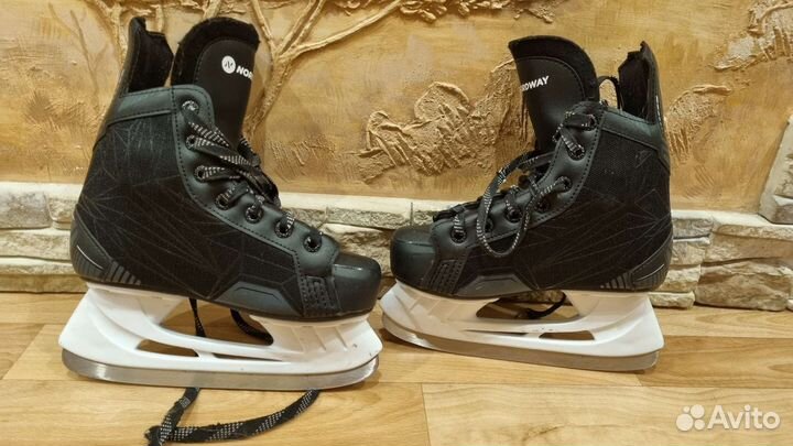 Коньки хоккейные