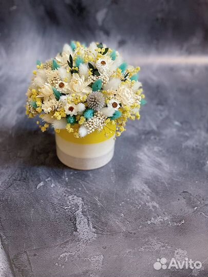 Букет из сухоцветов в кашпо