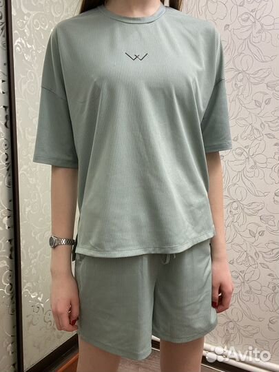 Летний женский костюм с шортами