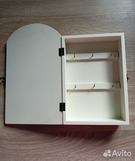 Ключница настенная деревянная