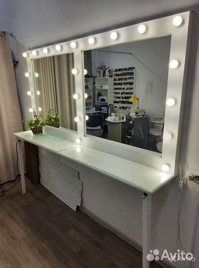 Гримерное зеркало со столиком бу