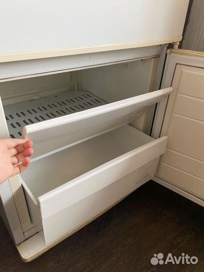 Холодильник бу, в рабочем сосоятнии