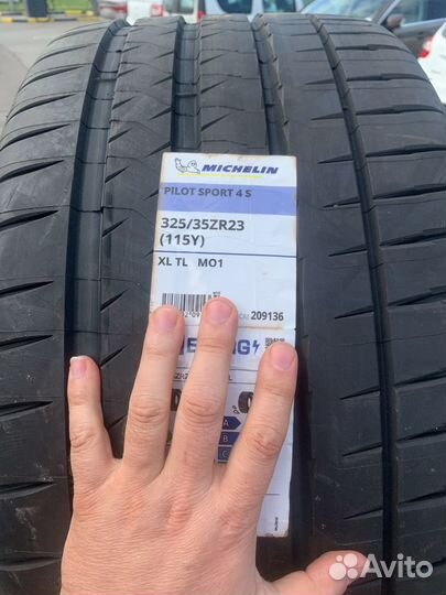 Michelin Pilot Sport 4 S 285/40 R23 и 325/35 R23 111Y