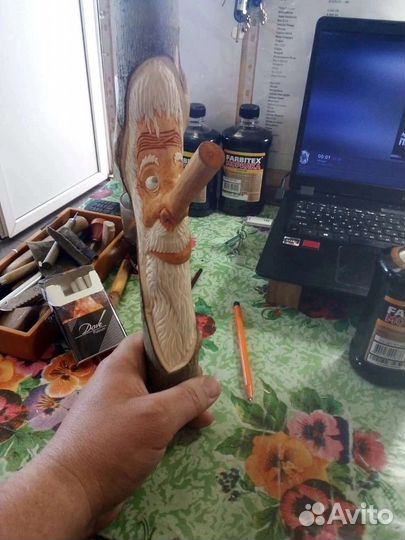 Оригинальные вешалки в прихожую