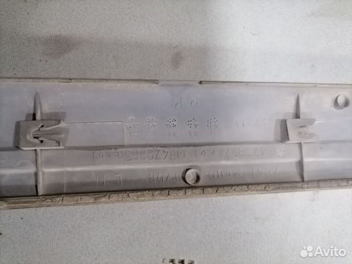 Накладка на переднюю дверь Mitsubishi Mirage 1991