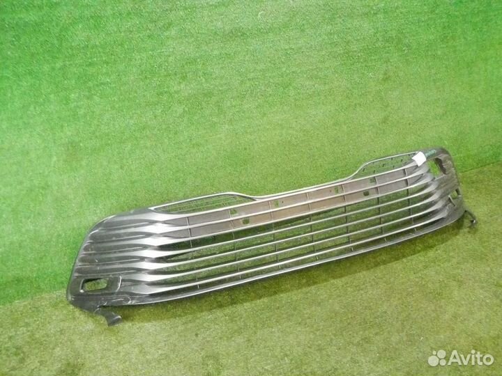 Решетка переднего бампера Toyota Camry xv70 (2018