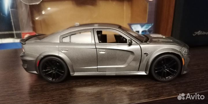 1:24 Jada dodge charger srt hellcat