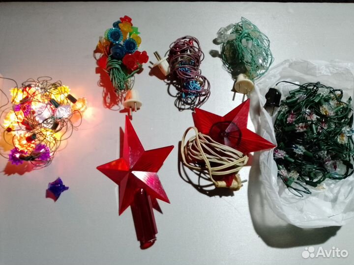 Елочные игрушки, гирлянды