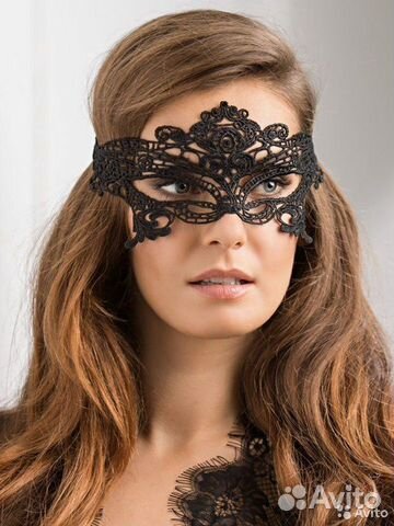 Эротическая черная ажурная маска и наручники