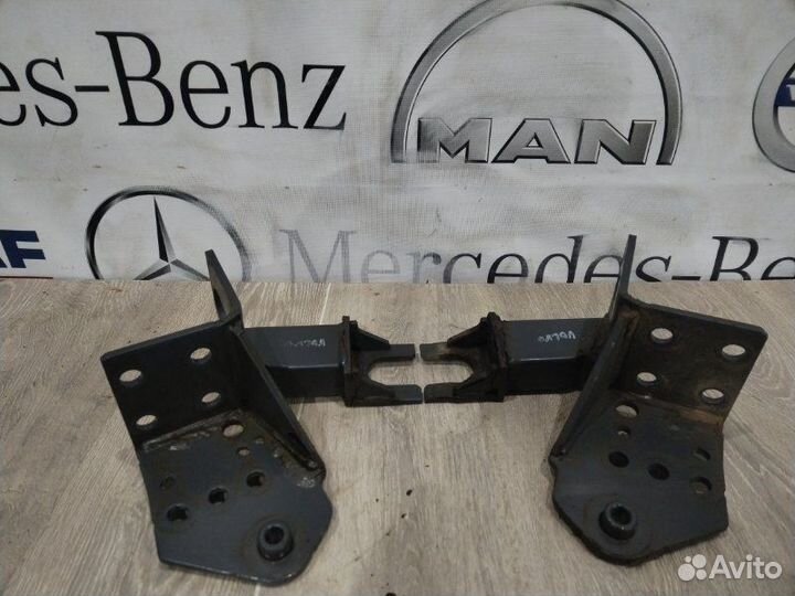 Кронштейн усилителя переднего бампера передний