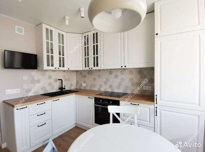 Кухня на заказ Белая Неоклассика