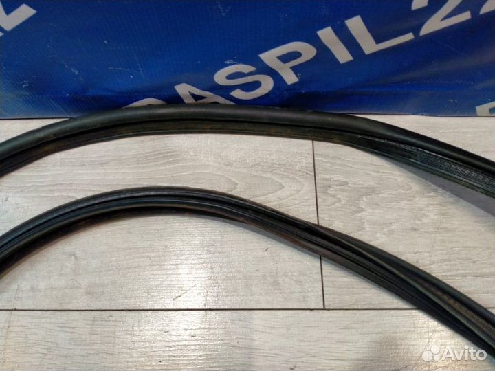 Уплотнительная резинка багажника Toyota Chaser