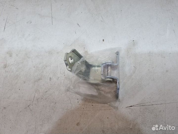 Петля двери передняя правая Toyota Corolla E150