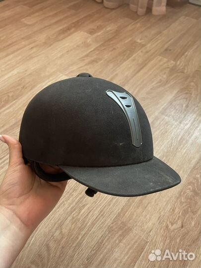 Каска для конного спорта