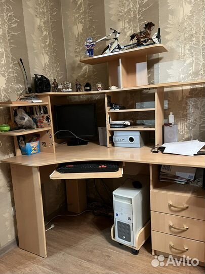 Компьютерный стол