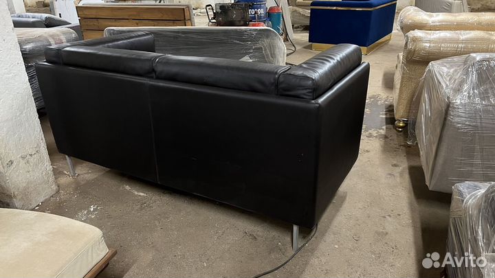 Кожаный диван