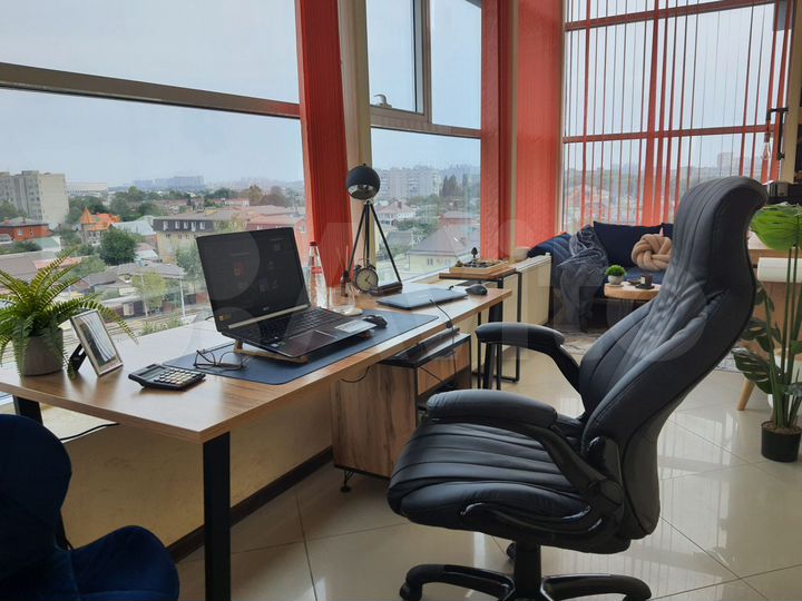 Офис с панорамными окнами, с мебелью Loft, Центр