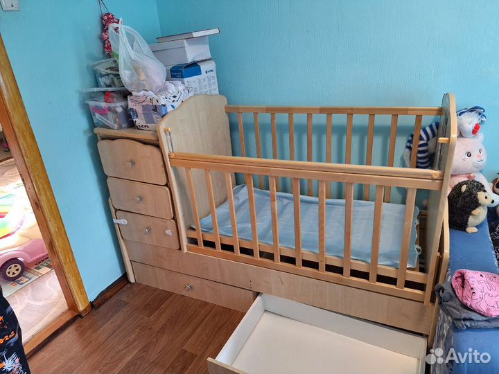 Детская кровать с пеленальным столиком