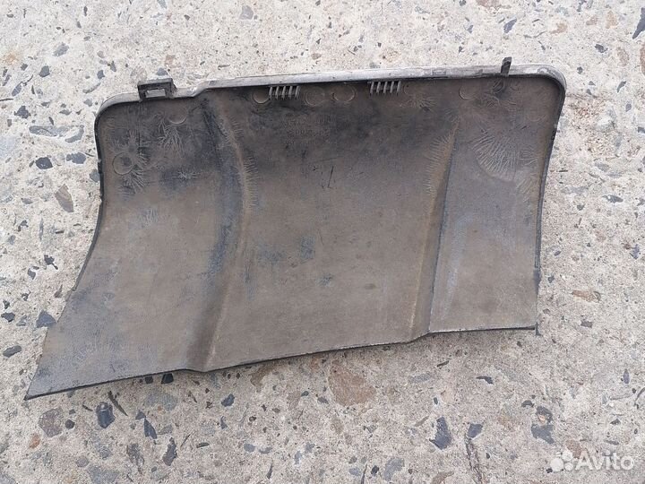 Заглушка переднего бампера