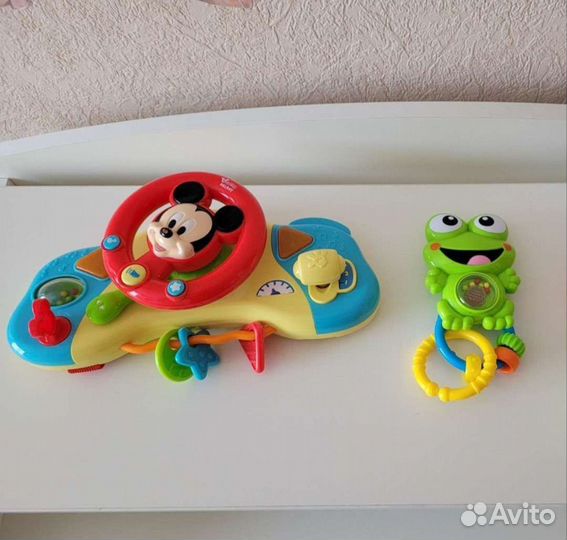 Развивающие игрушки и погремушки для малышей