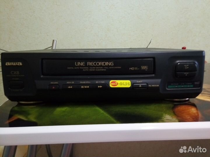 Видеомагнитофон записывающий и видеокассеты